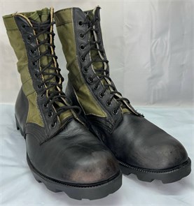 {{productViewItem.photos[photoViewList.activeNavIndex].Alt || productViewItem.photos[photoViewList.activeNavIndex].Description || 'Ботинки &quot;Panama Sole Jungle Boots&quot; Б/У (46 р-р)'}}